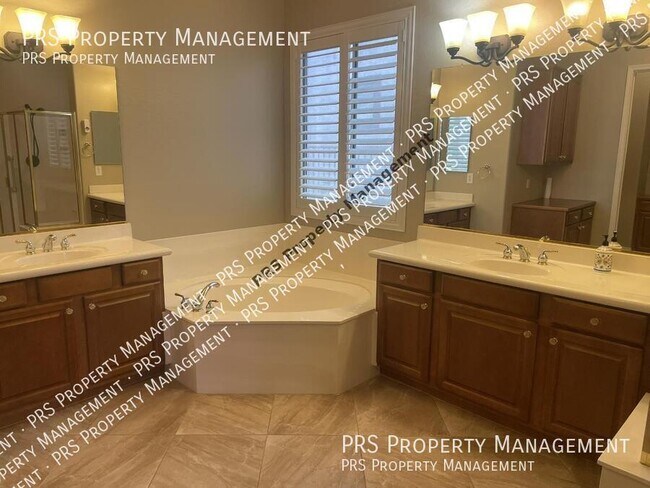 Building Photo - 4626 E Blue Spruce Ln