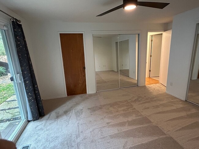 Building Photo - 4 Bedroom 2 bath Home on Quiet Street with...