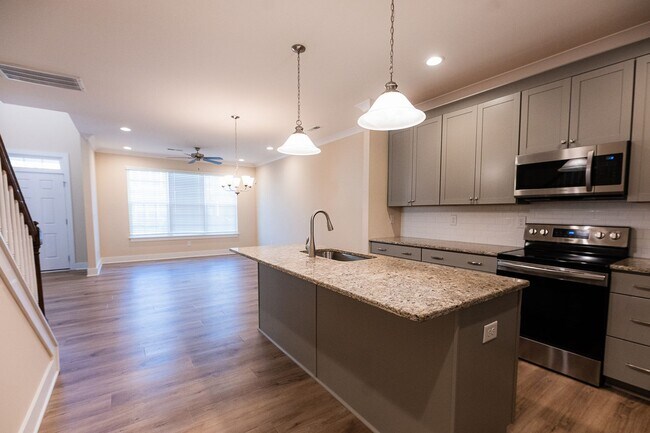 Building Photo - Beautiful 3Bed/2.5Bath Townhome located in Kernersville at Welden Village