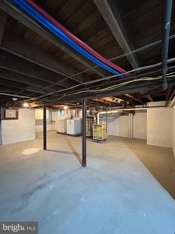 Building Photo - 424 Center St