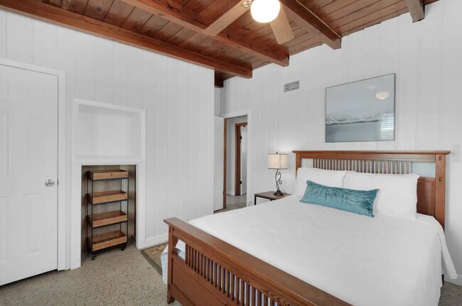 Building Photo - 303 Avenida 14