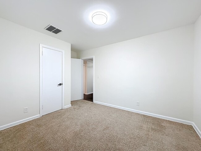 Building Photo - 5243 Poppy Dr