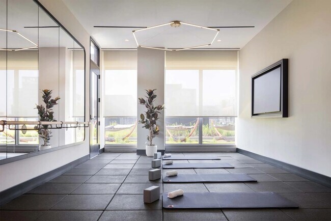 Building Photo - 164 N Peoria St