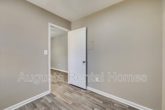 Building Photo - 327 Verdery Dr