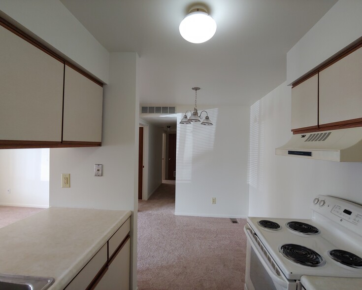 Dining Area - Arbors of Lapeer Apartments