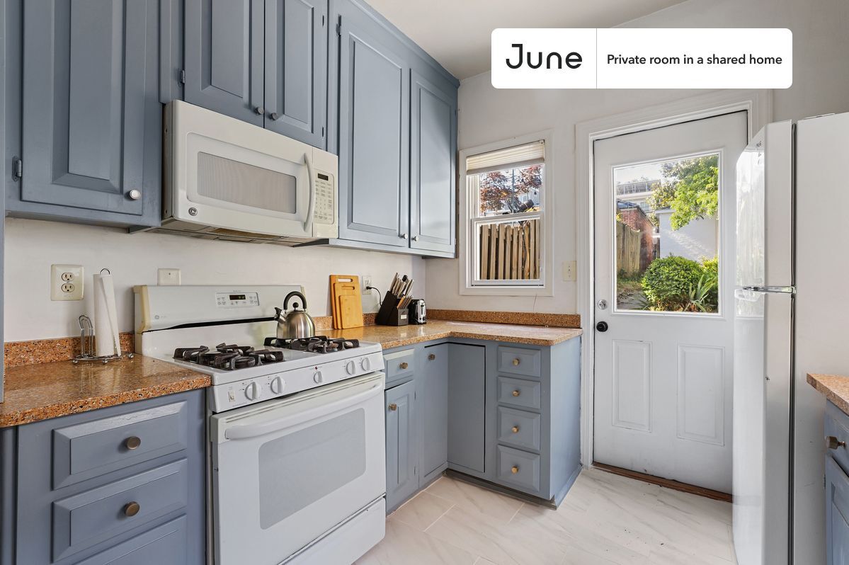 Building Photo - Room in Shared 4 bed/2 bath home