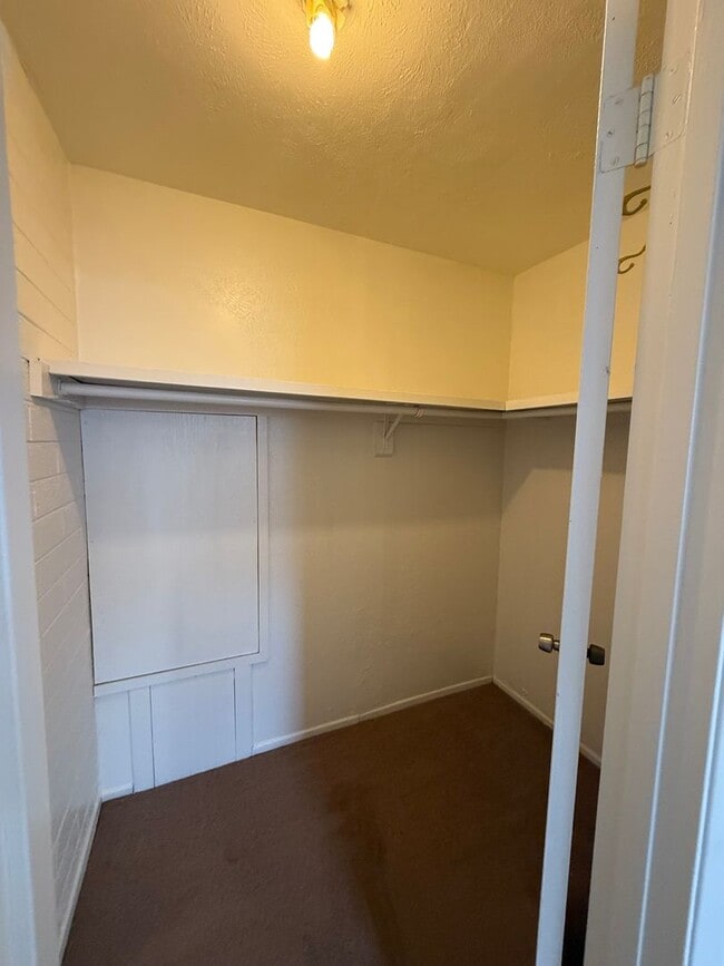 Building Photo - Reduced!! One bedroom in Rimrock contact Property Pros Property Management