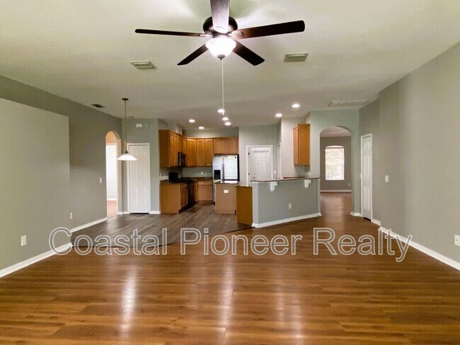 Building Photo - 29832 Cedar Waxwing Dr