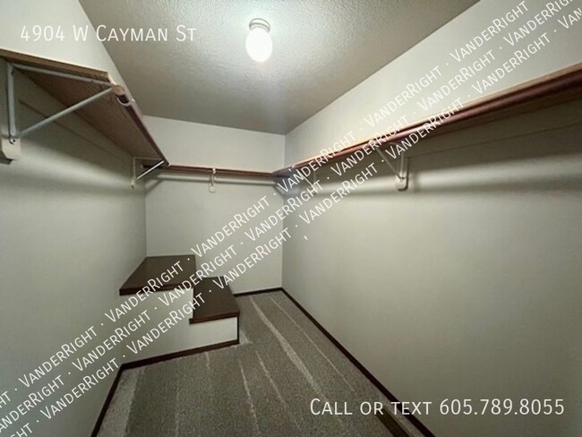 Building Photo - 4904 W Cayman St