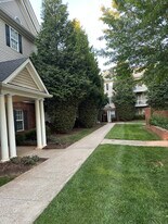 Building Photo - 623 Wyndhurst Dr