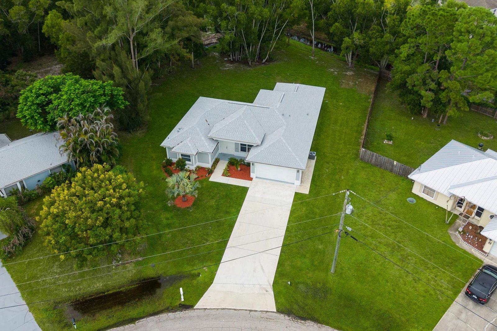Building Photo - 419 SW Namoit Pl
