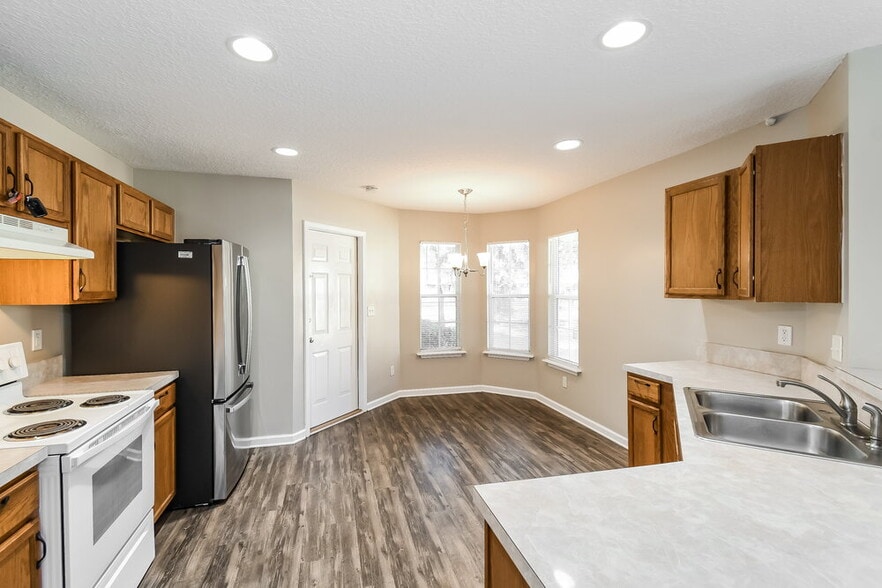 Building Photo - 1321 Spruce St