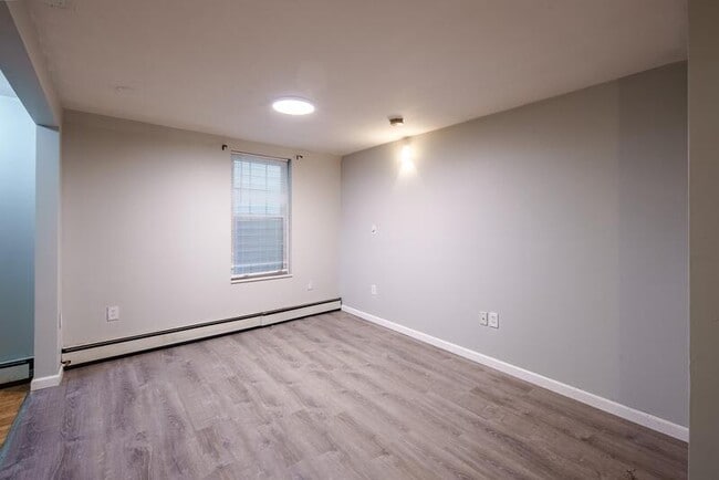 Building Photo - 547 1st St