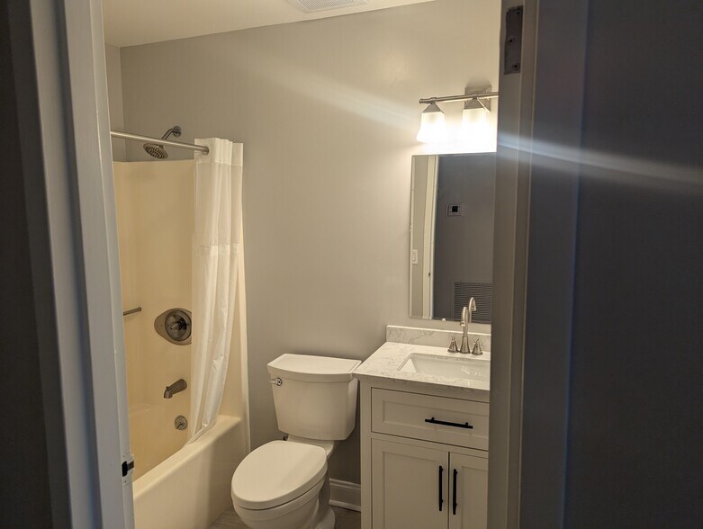 Second bathroom - 200 Sanders Ferry Rd