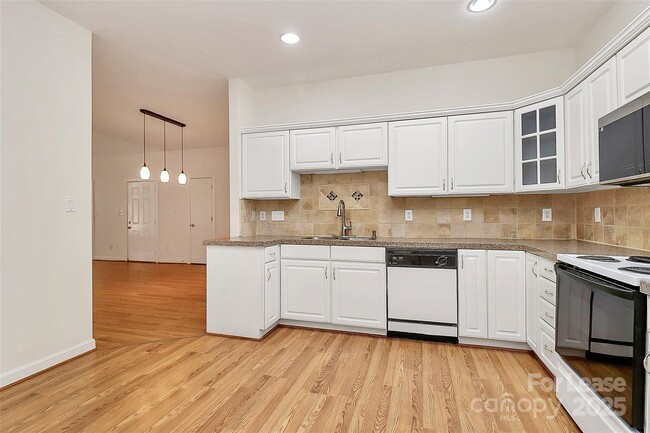 Building Photo - 11357 Olde Turnbury Ct