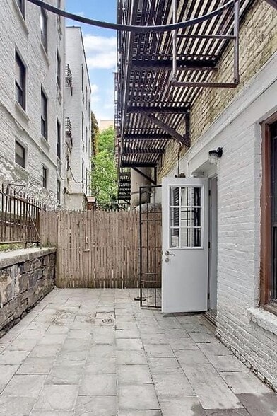 Building Photo - East 25th Street