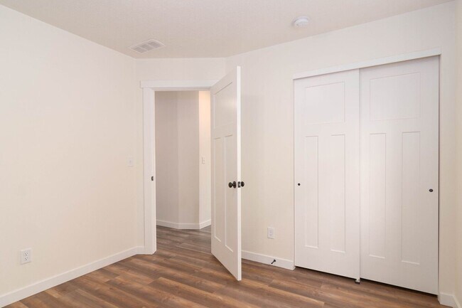 Building Photo - 2021 Built 3 Bed 2 Bath home w Fenced Yard