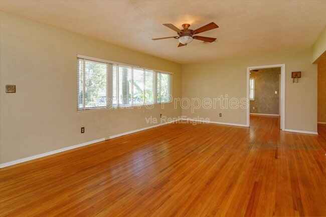 Building Photo - 816 Putnam Ave