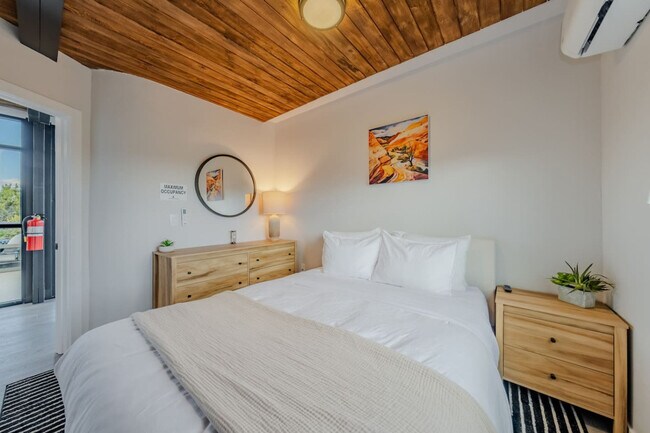 Building Photo - 736 W Rider Dr