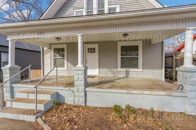 Building Photo - $850 - 1 bed 1 bath - Beautiful newly renovated Multi-family home located in Delano