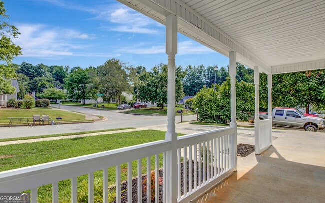 Building Photo - 77 Crescent St