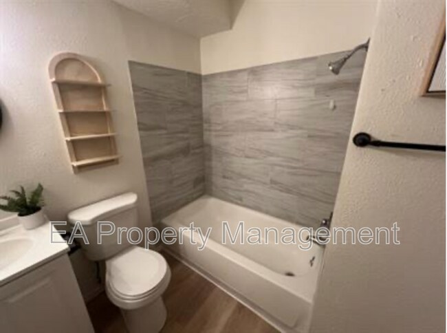 Building Photo - 1320 Dr Martin Luther King Jr Ave NE