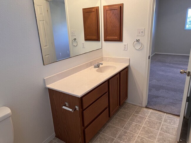 Building Photo - Beautiful two-story home in the desirable Silver Oaks community!