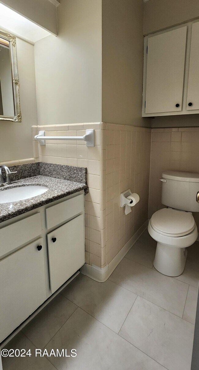 Building Photo - 403 Bell Downs Dr