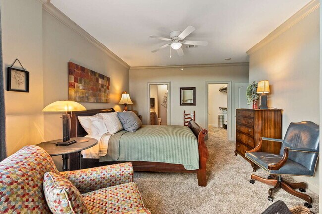 Building Photo - Luxury resort-style living: Fully furnished condo on the Cumberland River less than 25 miles from...