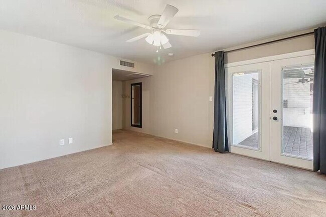 Building Photo - 3013 S Fairway Dr