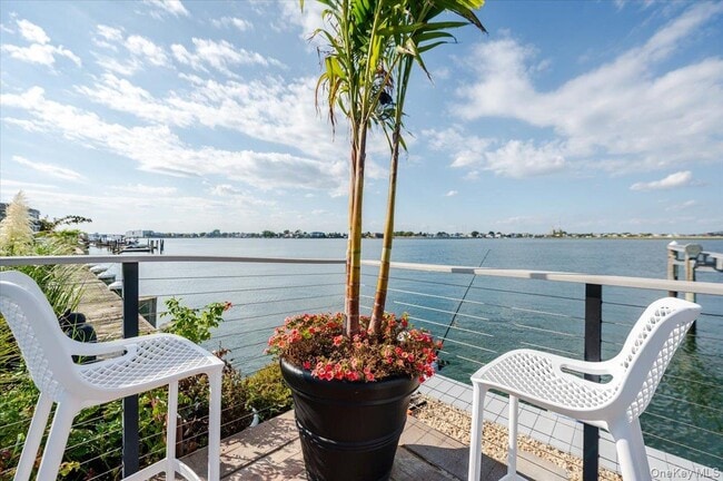 Building Photo - 94 Heron St