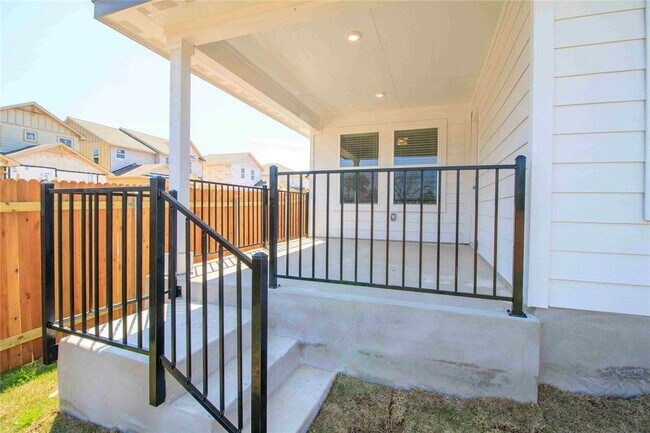 Building Photo - 900 Limestone Shls Rd