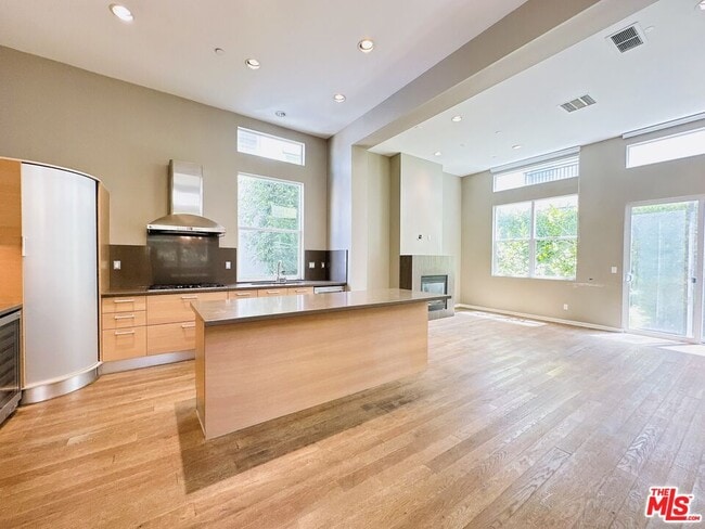 Building Photo - 6581 S Seabluff Dr