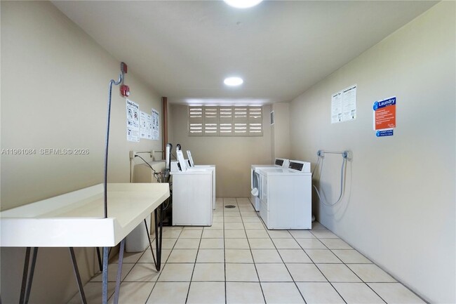 Building Photo - 10855 SW 112th Ave