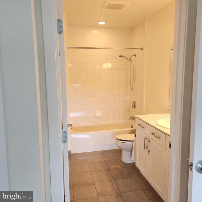Building Photo - 4101 Albemarle St NW