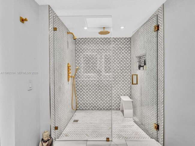 Building Photo - 101 Crandon Blvd