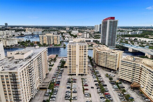 Building Photo - 1833 S Ocean Dr