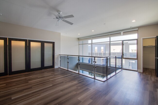Building Photo - 8925 W Flamingo Rd