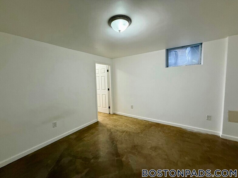 Building Photo - 72 Frankfort St