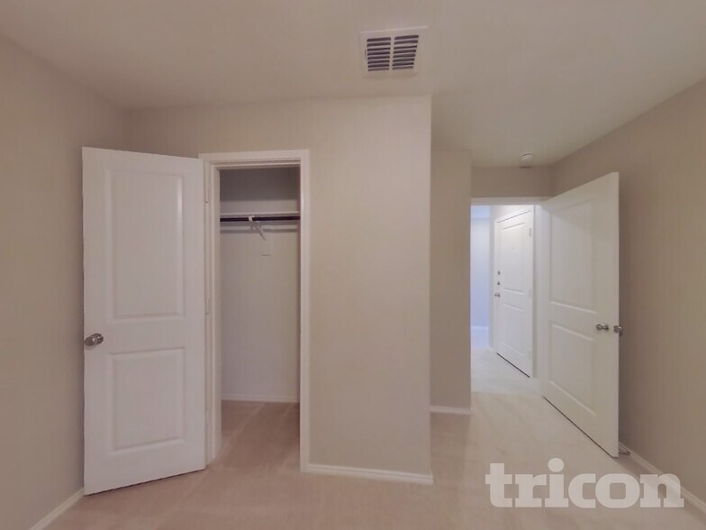 Building Photo - 1717 Claireborne Ct
