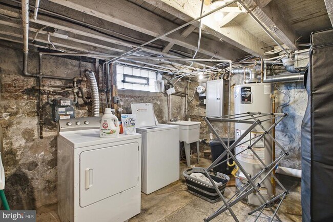 Building Photo - 1733 Blair St