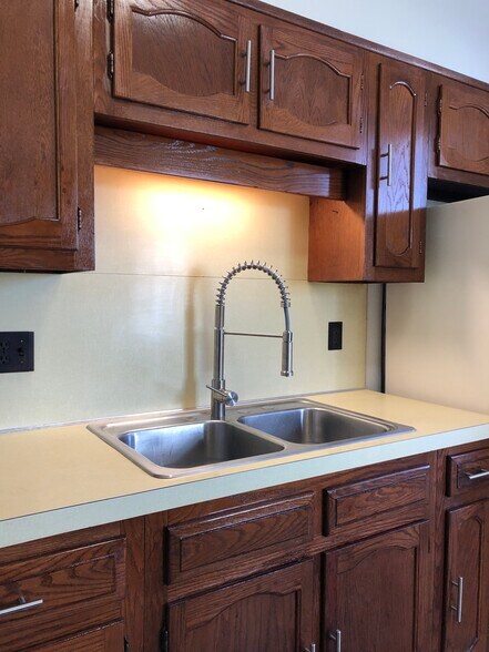 Building Photo - 625 Bloom St