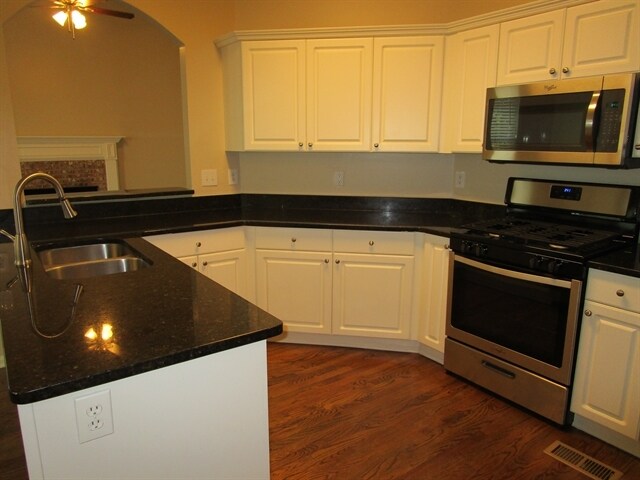 Building Photo - 623 Redwood Ln