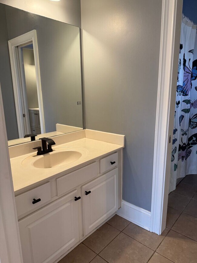 Building Photo - 4 BED/2 BATH PRIVATE DECATUR ESTATE FOR LEASE IN DECATUR