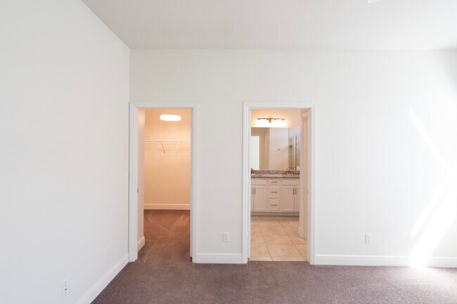 Building Photo - 10885 SW Robbia Way