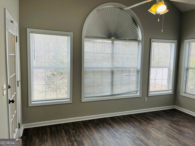 Building Photo - 50 Rock Mill Ct