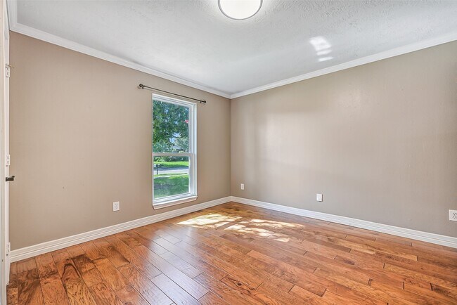 Building Photo - 513 Meadow Bend Dr