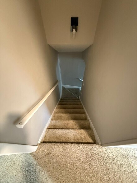 Building Photo - 2823 Chablis Cir