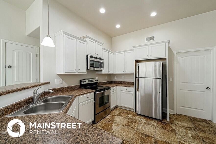 Building Photo - 955 Clover Ave