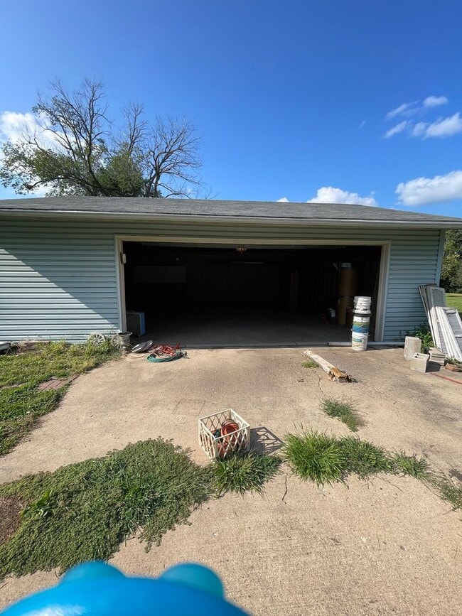 Building Photo - $1050 month/deposit Rare find! Remodeled 3bd Ranch 2 car garage in Savage Addition!